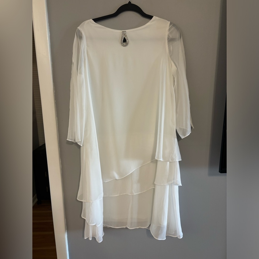 Marina 3/4 Sleeve Tiered Ruffle Shift Dress in Ivory Size 6 - Picture 2 of 5